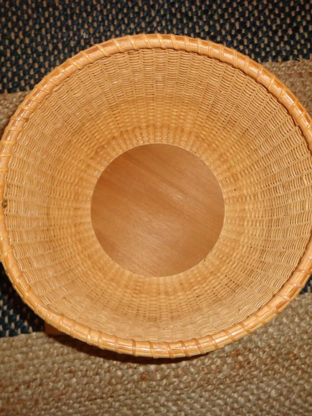 N/A nwt round